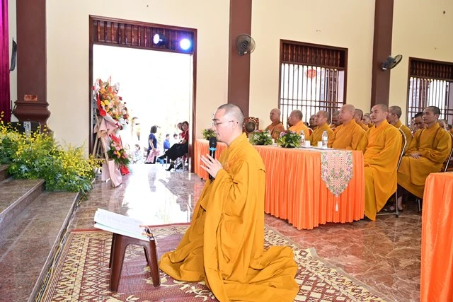 Đại đức Thích Từ Trí dâng lời phát nguyện
