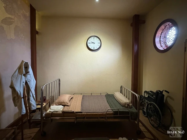 Dư hương thất - không gian tưởng niệm Trí Quang thượng nhân tại tổ đình Từ Đàm, nơi gắn liền với ngài trong Pháp nạn Phật giáo năm 1963 và cũng là điểm dừng chân cuối cùng của ngài cho tới lúc xả bỏ huyễn thân