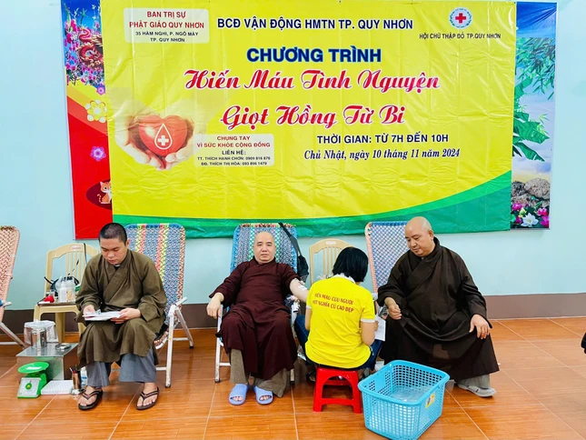 Chư Tăng tham gia hiến máu tình nguyện