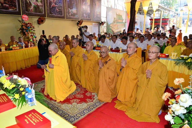 Đại đức Thích Nghiêm Lâm, tân trụ trì chùa Như Lai dâng lời phát nguyện