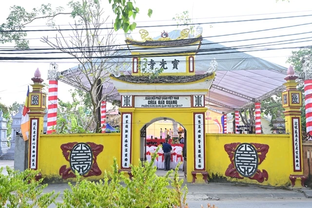 Cổng tam quan chùa Bảo Quang