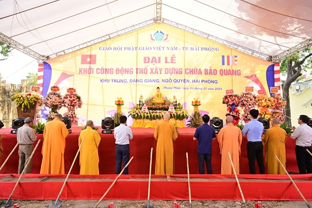 Chư tôn đức niêm hương bạch Phật Chư tôn đức niêm hương bạch Phật