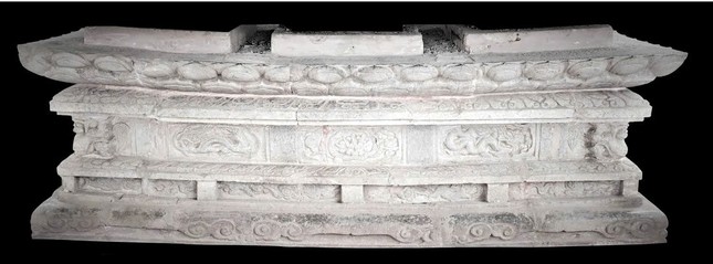 Bệ đá hoa sen (Phật thạch đá) chùa Phổ Quang, bảo vật quốc gia - Ảnh: BTLS