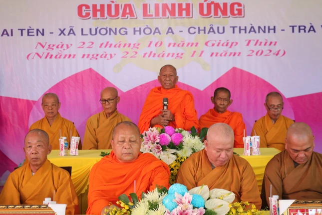 Hòa thượng Thạch Sok Xane ban đạo từ Hòa thượng Thạch Sok Xane ban đạo từ