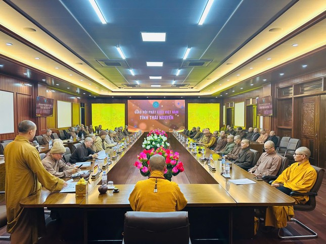 Quang cảnh phiên họp