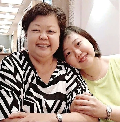 Phật tử Lý Tú Châu và mẹ