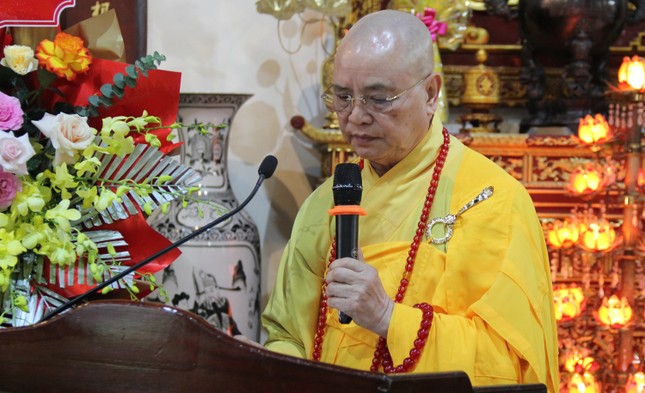 Hòa thượng Thích Huệ Phước cung tuyên tiểu sử Đức vua - Phật hoàng Trần Nhân Tông Hòa thượng Thích Huệ Phước cung tuyên tiểu sử Đức vua - Phật hoàng Trần Nhân Tông