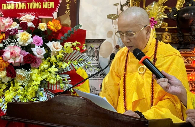 Hòa thượng Thích Khế Chơn đọc văn tưởng niệm