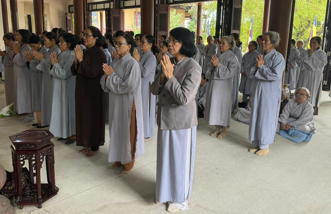 Phật tử tham dự lễ