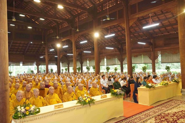 Chư tôn đức Tăng, Ni, đại biểu tham dự lễ