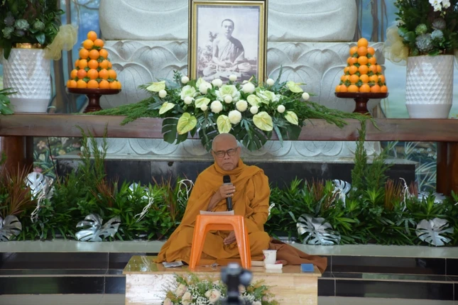 Hòa thượng Thích Giác Toàn thuyết pháp