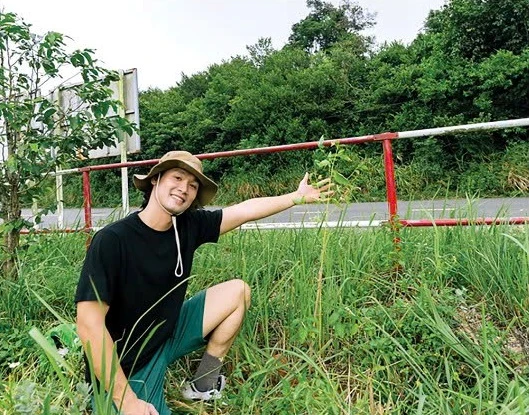 Theo Đặng Công Lợi, yêu cây là sống thiện, chăm cây có chánh niệm là thiền động - Ảnh: NVCC Theo Đặng Công Lợi, yêu cây là sống thiện, chăm cây có chánh niệm là thiền động - Ảnh: NVCC