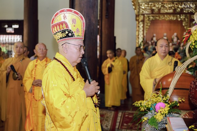 Trưởng lão Hòa thượng Thích Ấn Chánh chủ trì khóa lễ