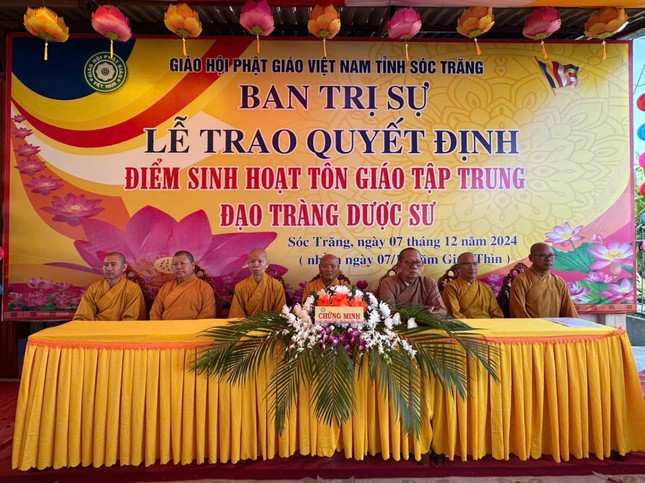 Chư tôn đức chứng minh buổi lễ