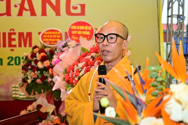 Thượng tọa Thích Tục Bách phát biểu