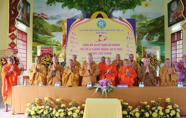 Chư tôn đức niệm Phật cầu gia bị Chư tôn đức niệm Phật cầu gia bị