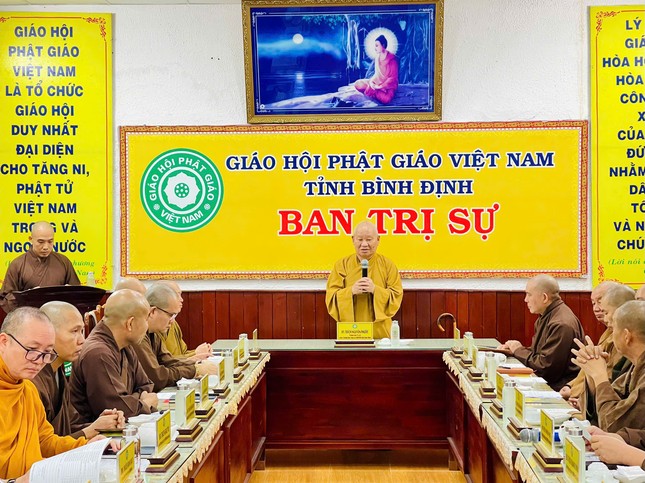 Hòa thượng Thích Nguyên Phước chủ trì phiên họp