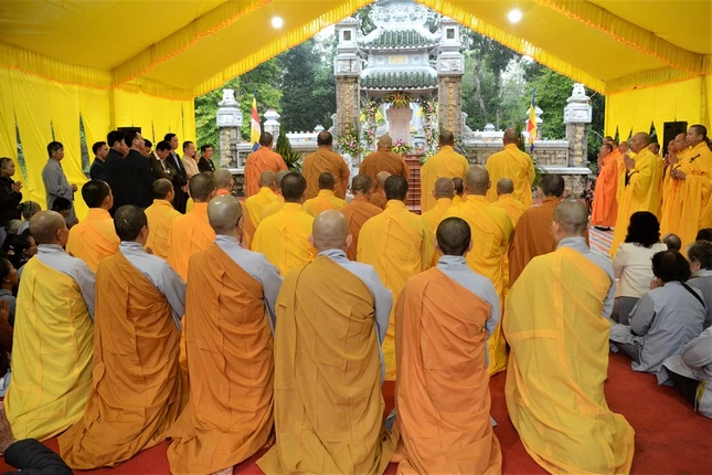 Khóa lễ tụng kinh, cầu nguyện tại bảo tháp Hòa thượng Thích Chánh Liêm