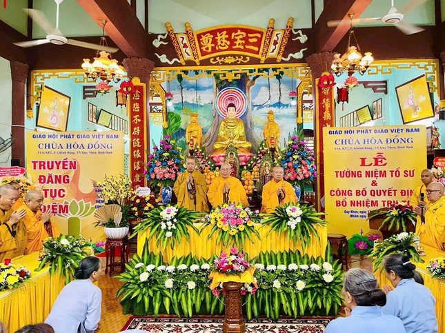 Cử hành nghi thức niệm Phật cầu gia hộ Cử hành nghi thức niệm Phật cầu gia hộ