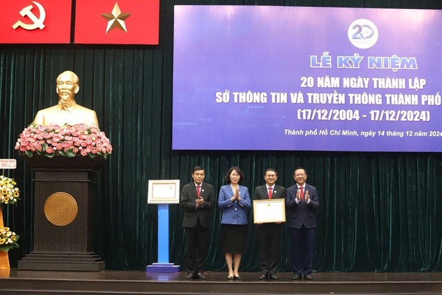 Sở Thông tin và Truyền thông TP.HCM nhận Bằng khen của Bộ Thông tin và Truyền thông
