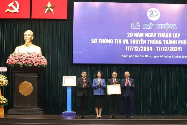 Sở Thông tin và Truyền thông TP.HCM nhận Bằng khen của Bộ Thông tin và Truyền thông