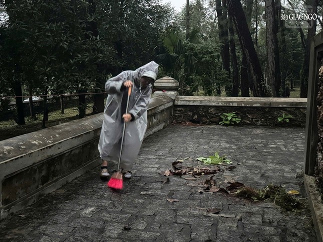 Lễ tảo tháp Tổ sư Liễu Quán là một trong số những sinh hoạt đặc thù của Phật giáo tại cố đô