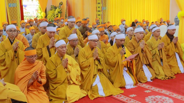 Đại diện môn đồ pháp, hiếu quyến dâng lời tưởng niệm, cảm tạ