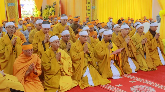 Đại diện môn đồ pháp, hiếu quyến dâng lời tưởng niệm, cảm tạ