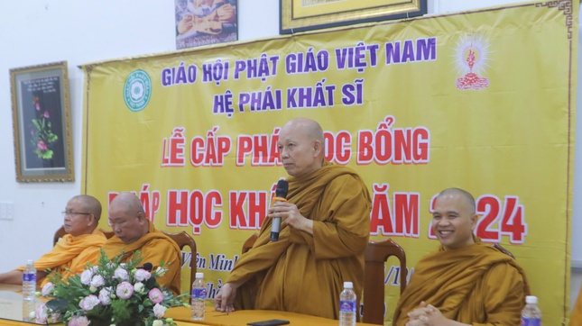 Hòa thượng Thích Minh Thành phát biểu khai mạc