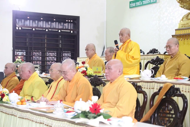 Trưởng lão Hòa thượng Thích Đức Thanh ban đạo từ