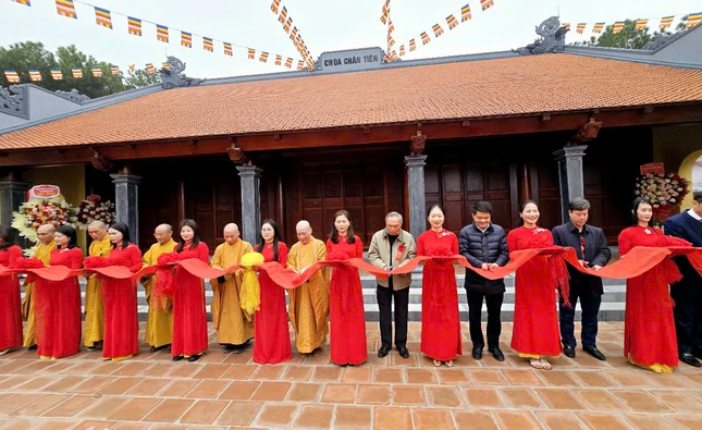 Cắt băng khánh thành công trình chùa Chân Tiên