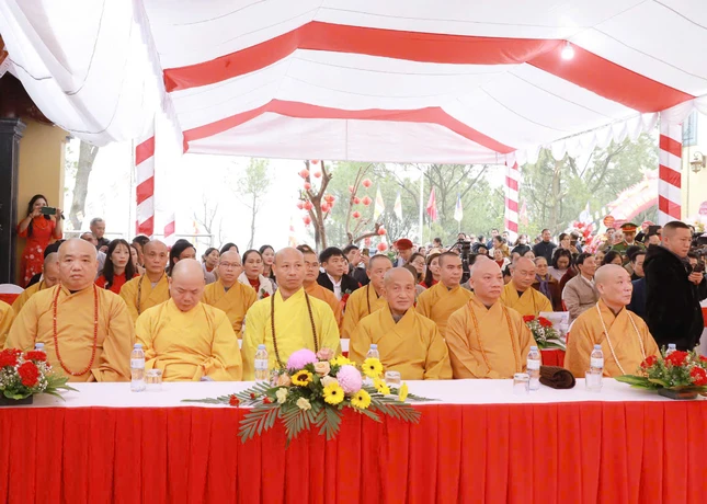 Chư tôn đức chứng minh, tham dự buổi lễ