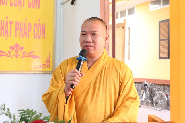 Đại đức Thích Minh Trí báo cáo tổng kết
