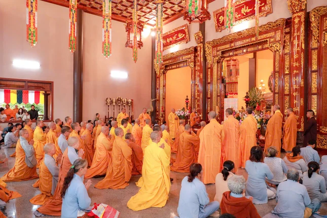 Trang nghiêm khóa lễ cúng ngọ