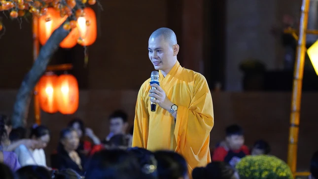 Đại đức Thích Khải Thành chia sẻ thời pháp thoại chủ đề “Mùa thương, hành trình trở về” với Phật tử Đại đức Thích Khải Thành chia sẻ thời pháp thoại chủ đề “Mùa thương, hành trình trở về” với Phật tử