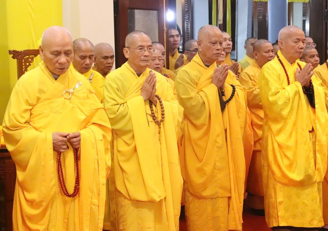 Chư tôn giáo phẩm chứng minh hộ niệm