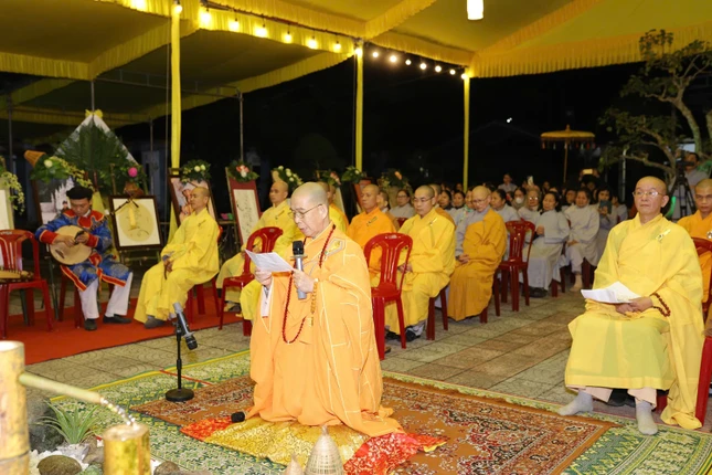 Thượng tọa Thích Nguyên Minh dâng lời tưởng niệm tôn sư