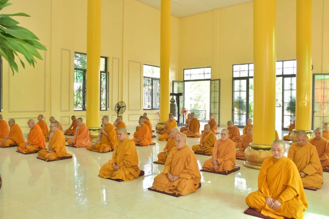 Có 50 vị Tăng Ni các miền tịnh xá trực thuộc Giáo đoàn VI - hệ phái Khất sĩ tham dự khóa tu