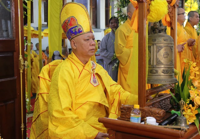 Hòa thượng đệ nhất chấp lệnh