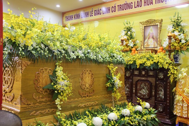 Giác linh đường tôn trí kim quan Trưởng lão Hòa thượng Thích Quán Hạnh