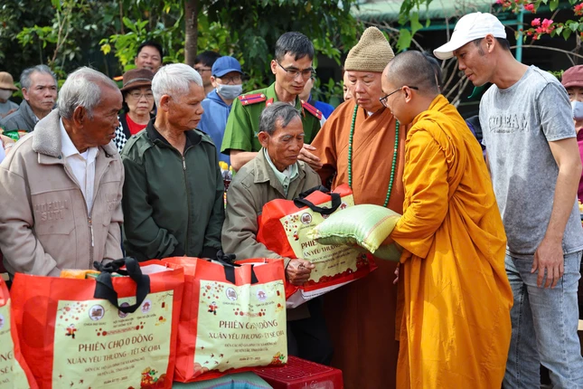San sẻ yêu thương San sẻ yêu thương