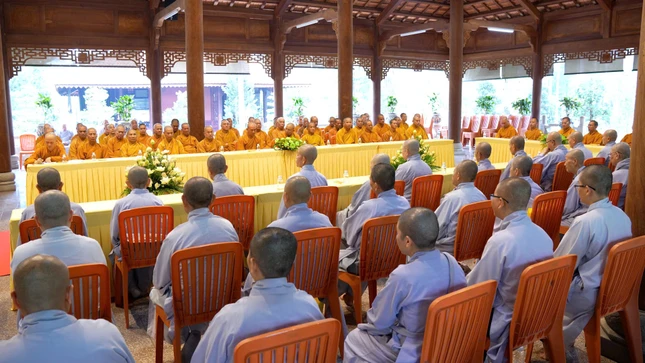 Quang cảnh phiên họp