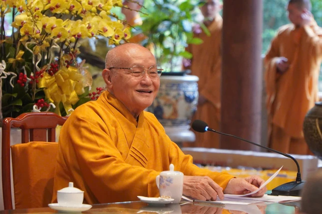 Trưởng lão Hòa thượng Thích Nhật Quang chủ trì phiên họp của tông môn