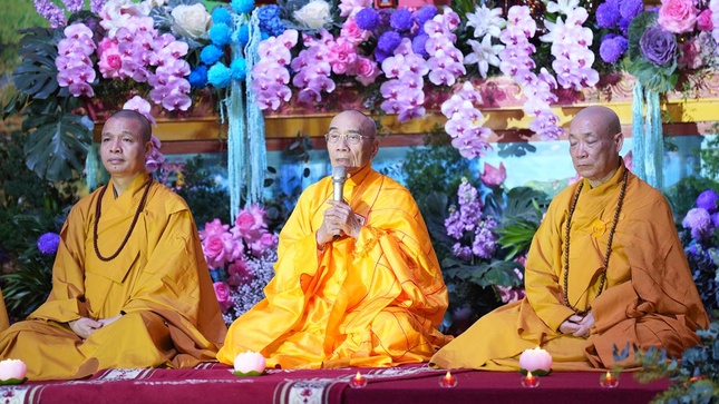 Trưởng lão Hòa thượng Thích Quang Nhuận ban đạo từ