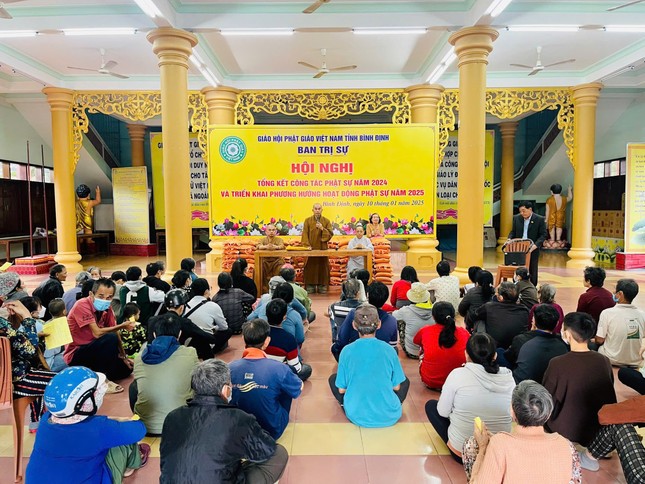 Thượng tọa Thích Quảng Duy phát biểu tại buổi trao quà