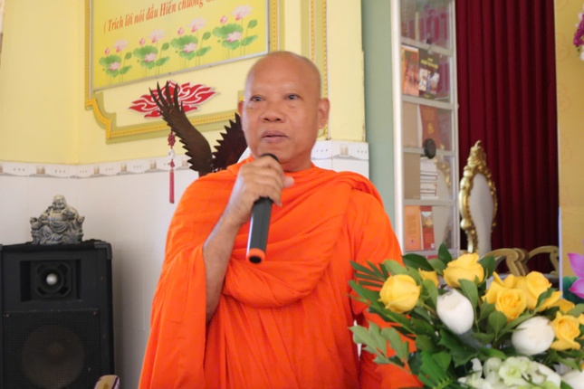 Hòa thượng Thạch Thảo phát biểu khai mạc