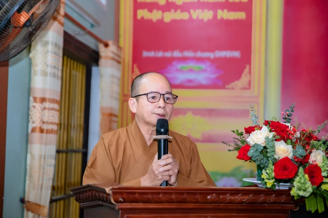 Thượng tọa Thích Viên Trừng báo cáo tổng kết Thượng tọa Thích Viên Trừng báo cáo tổng kết