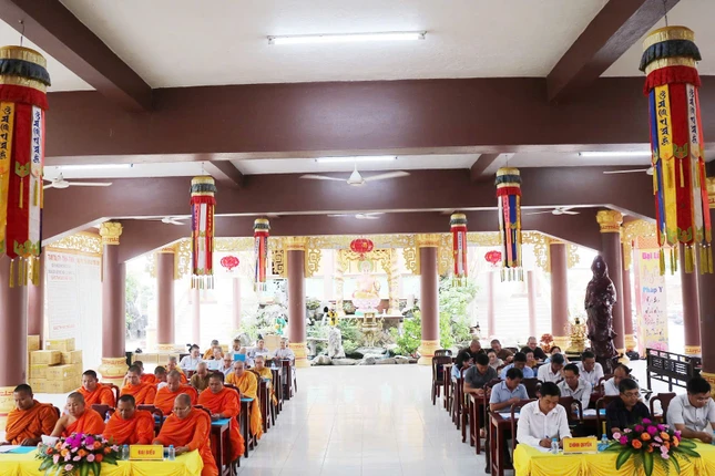 Tăng Ni, đại biểu tham dự hội nghị Tăng Ni, đại biểu tham dự hội nghị