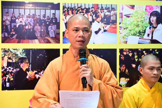 Đại đức Thích Nhuận Nghĩa thông qua nội quy, thời khóa, nội dung của khóa tu