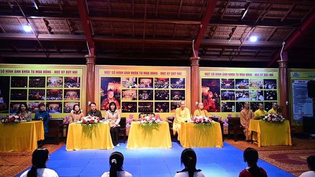 Chư tôn đức, thầy cô giáo dự lễ khai mạc khóa tu